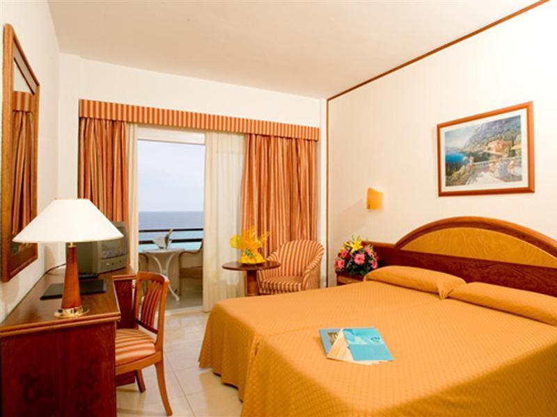 Cm Playa Del Moro Hotell Cala Millor  Exteriör bild